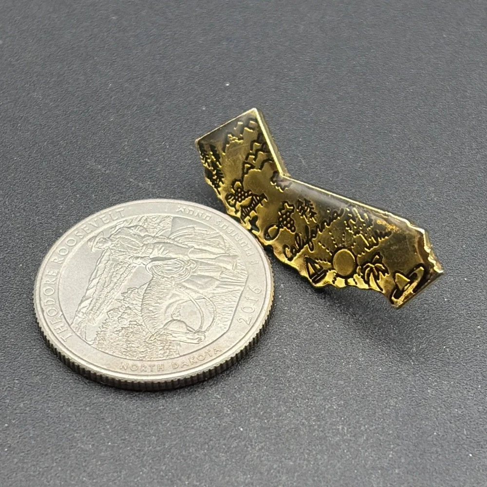 California State Outline Gold‎ Tone Lapel Hat Pin